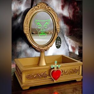 BBW Evil Queen Light-Up Mirror and Body Care Tray, NWT